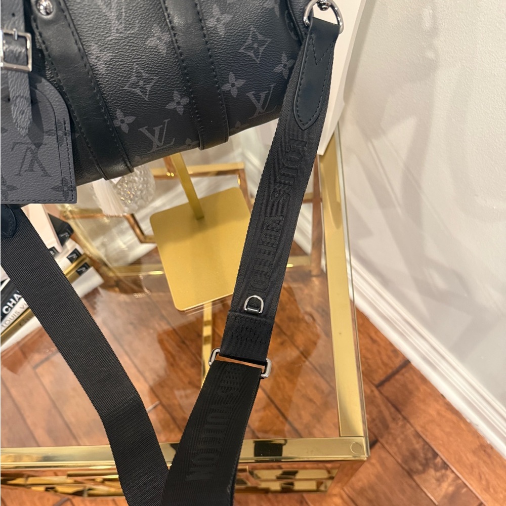 Louis Vuitton Keepall Bandoulière 25 Monogram Eclipse Reverse Canvas Bag - Picture 11 of 16